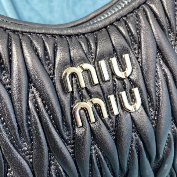 Miu Miu pleated crystal chain bag - Picture 6 of 8